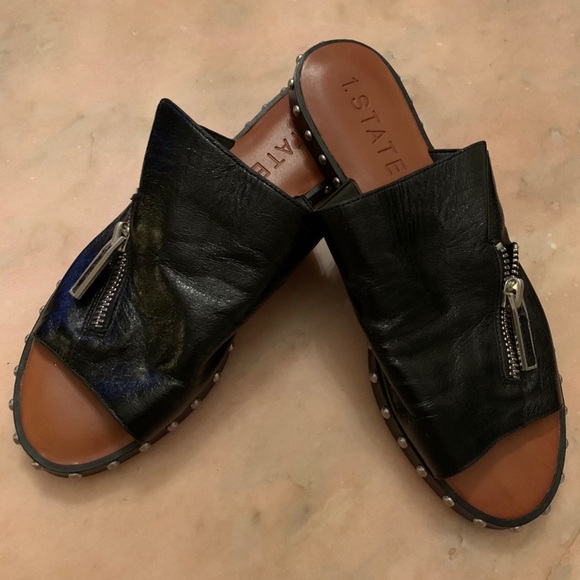 Leather slides - Picture 1 of 2